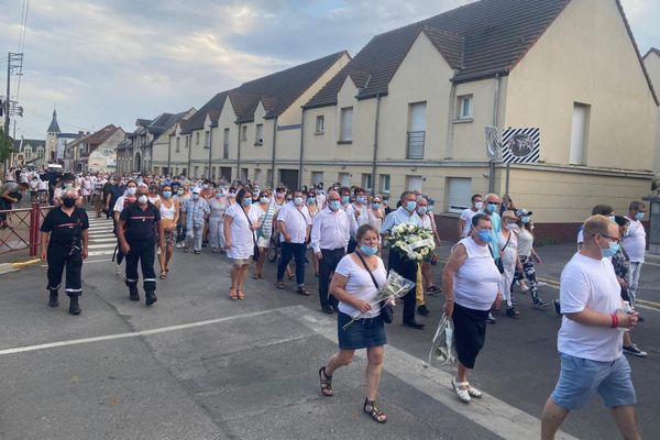 Plus de 1000 personnes ont participé à la marche blanche organisée à Anisy-le-Grand, vendredi 31 juillet.