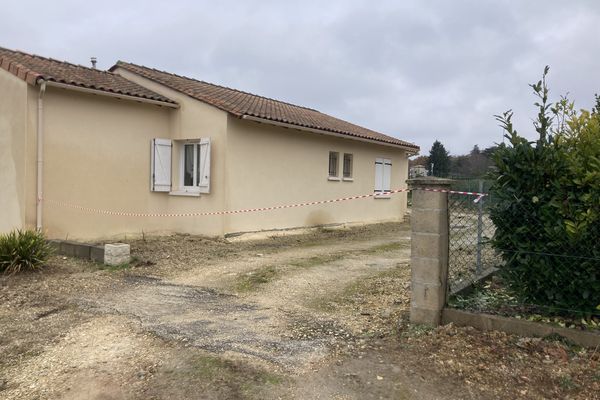 La maison du tireur présumé, à Garat, en Charente