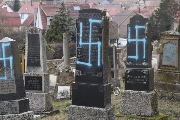 Des croix gammées découvertes dans le cimetière de Quatzenheim ce mardi 19 février.