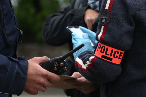 Suite à cette rixe, un adolescent de 14 ans a été placé en garde à vue par le deuxième district de la police judiciaire parisienne. 
