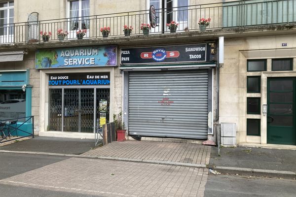 Plusieurs coups de feu ont été tirés ce 3 juin sur la terrasse du kebab, situé avenue du Général de Gaulle à Saumur.