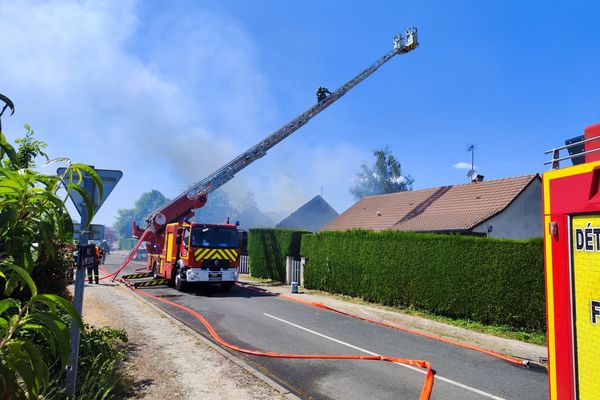 Le feu s'est déclaré dans une première maison de la rue du Pré Sentou avant de se propager à 4 autres.