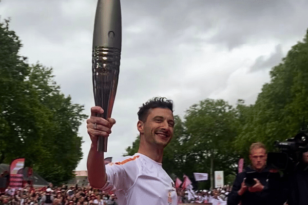 Thomas Jolly a été le dernier porteur de flamme dans le Maine-et-Loire, le 28 mai 20244