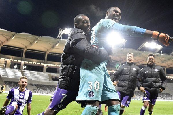 La joie du gardien du TFC Ali Ahamada qui envoie son équipe en 8eme de finale de la coupe de la ligue