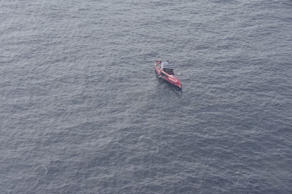 Guirec Soudée a pu donner de ses nouvelles via la Marine nationale en survol de sa zone, samedi 25 septembre.