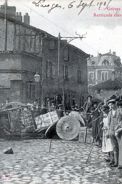 Barricade à Limoges en 1905.