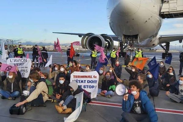 Action coup de poing à l'aéroport de Roissy-Charles-de-Gaulle ce matin