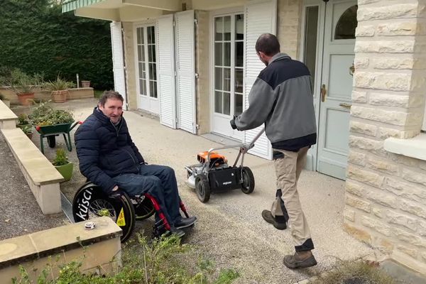 En France, le taux de chômage des personnes en situation de handicap baisse, même s’il reste deux fois supérieur à celui des personnes valides.