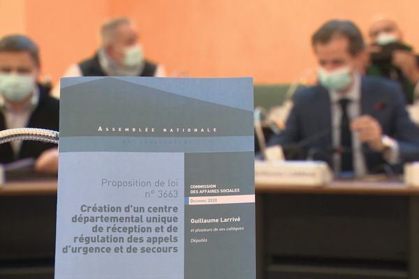 Plusieurs élus ont créé un collectif pour défendre la création d'un centre départemental unique de réception et de régulation des appels d'urgence. 