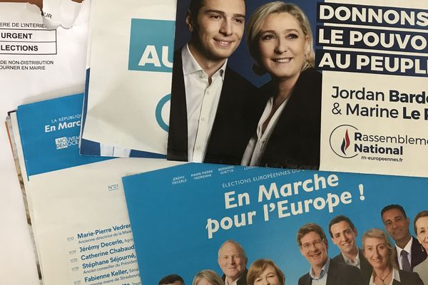 Les professions de foi En Marche et RN encadrent les autres dans les enveloppes de quatre départements d'Occitanie.