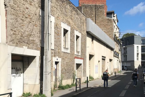 La jeune fille a été retrouvée rue Aldophe Moitié, quartier Talensac à Nantes, non loin de chez elle.