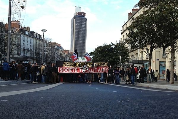 Sur le cours des 50 otages à Nantes 3200 personnes environ