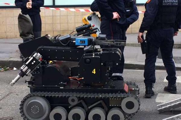 Le robot de déminage utilisé sur une opération en cours à Lyon 7e