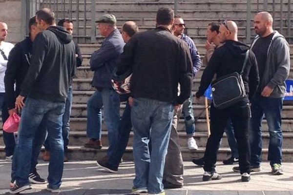 Les policiers manifestent place du Palais de Justice