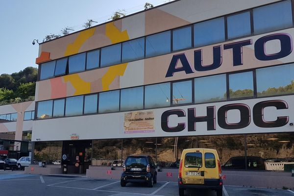 Le travail a repris normalement dans le garage Auto Choc grâce à une intervention rapide des premiers pompiers sur place.