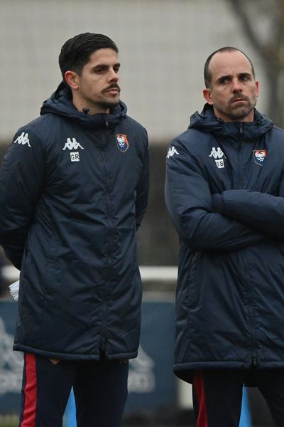 Guilherme Ramos et Bruno Baltazar ont dirigé leur première séance d'entraînement au lendemain de leur nomination à la tête de l'équipe première du SM Caen.