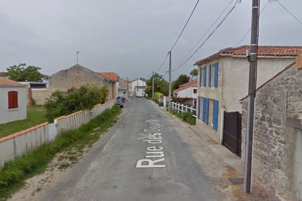 La rue des Deux Moulins dans la commune de Landrais (17)