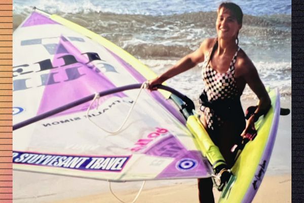 Archive du film "80's, la vague américaine" : Nathalie Simon est devenue championne de France de planche à voile en 1986