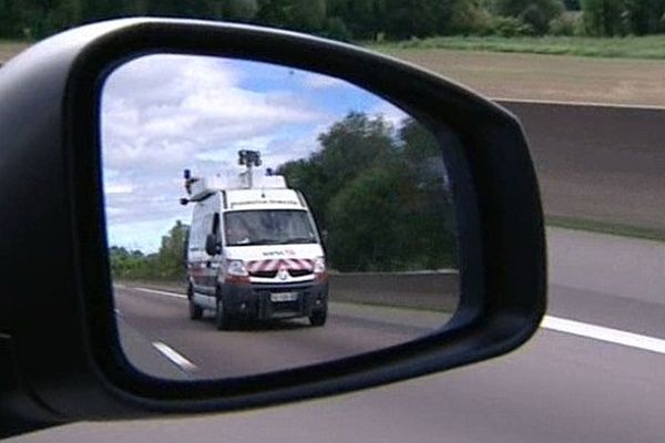 Un patrouilleur de la société APRR (Autoroutes Paris Rhin Rhône) sur l’A6