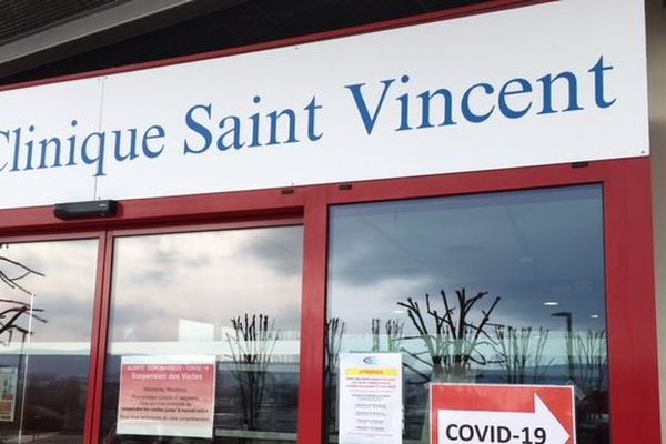 L’entree de la clinique Saint Vincent pendant l’épidémie 