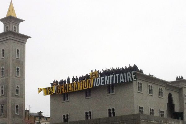 L"occupation de la mosquée en 2012 à Poitiers.