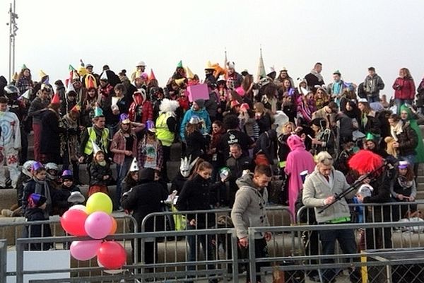 Un Harlem shake a été organisé sur l'esplanade Lamartine, à Mâcon, en Saône-et-Loire, samedi 23 février 2013