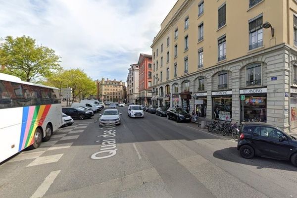 L'impact s'est produit à hauteur du 9 quai des Célestins à Lyon.