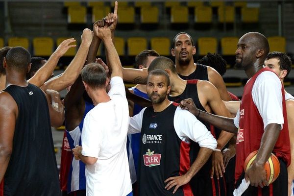 L'équipe de France de basket-ball à l'entraînement 