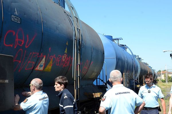 Sept citernes placées sur des wagons, contenant environ 3.500 hectolitres de vin espagnol ont été vidées dans la nuit de mardi à mercredi à Trèbes. 
