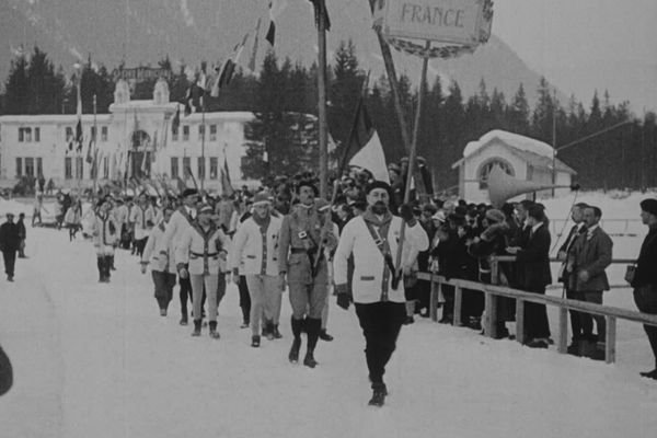 La cérémonie d'ouverture de la semaine internationale des sport d'hiver à Chamonix le 25 janvier 1924