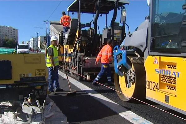 Sur le viaduc Saint-Jacques, les travaux ont commencé très tôt pour éviter les heures de grande chaleur.