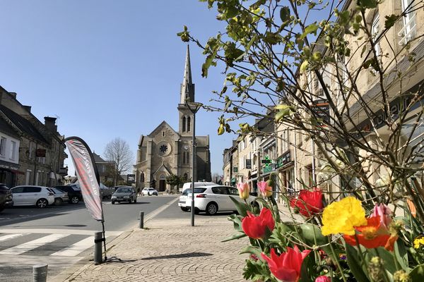 La place Duguesclin de Broons