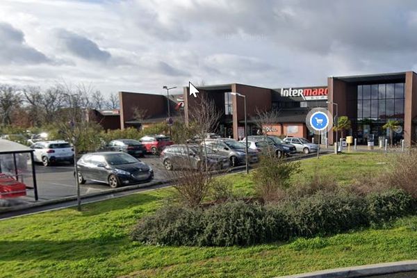 Les faits se sont déroulés sur le parking de ce supermarché, la victime a été secourue par les pompiers vers 2h du matin.