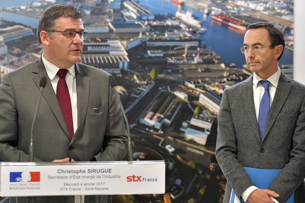 Le secrétaire d'État à l'industrie Christophe Sirugue visitait les chantiers de Saint-Nazaire en compagnie de Bruno Retailleau, président Les Républicains du conseil régional des Pays de la Loire.