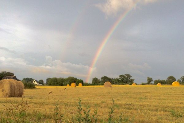 Arc-en-ciel dans la campagne bretonne