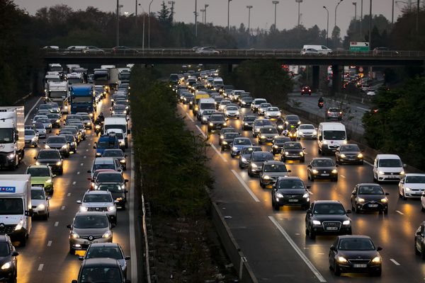 L'alerte implique des restrictions de vitesses pour les véhicules dans la Drôme, alors que la circulation différenciée est mise en place à Lyon et dans le Nord-Isère.