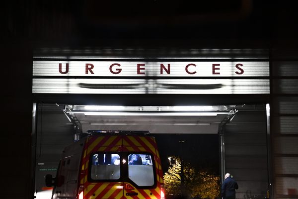 Illustration de l'accueil des urgences d'un hôpital