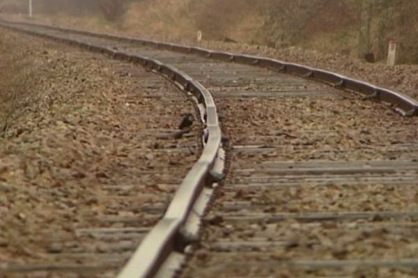 Une portion de voie ferroviaire entre Fécamp et Bréauté qui aurait besoin d'être rénovée.