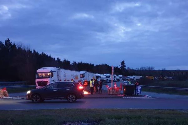 File de camion bloqués ce mercredi matin à Saint-Vincent de Paul