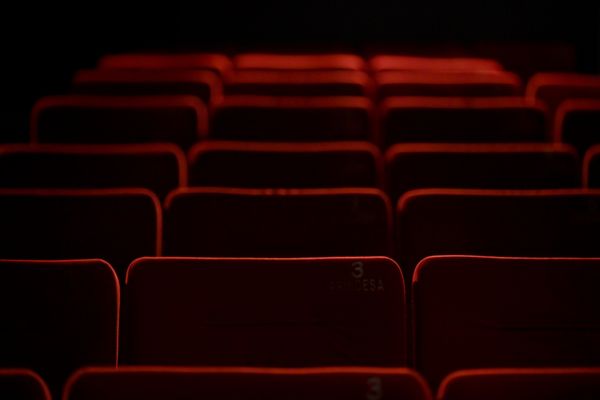 En l'absence de public dans les salles, certaines comme La Comédie de Nîmes tentent de contourner les restrictions sanitaires en proposant des spectacles en streaming.