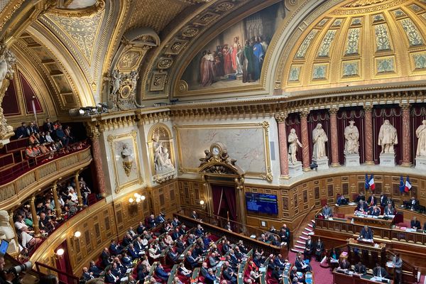 Depuis le balcon de l’hémicycle, les élèves du Gard ont écouté les prises de parole.