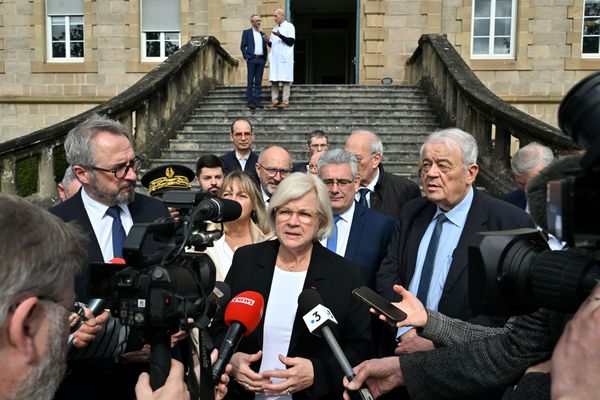 La ministe du Travail, de la Santé et des Solidarités s'est entretenue avec la presse devant le centre hospitalier de Brive (Corrèze) ce 15 mars 2024.