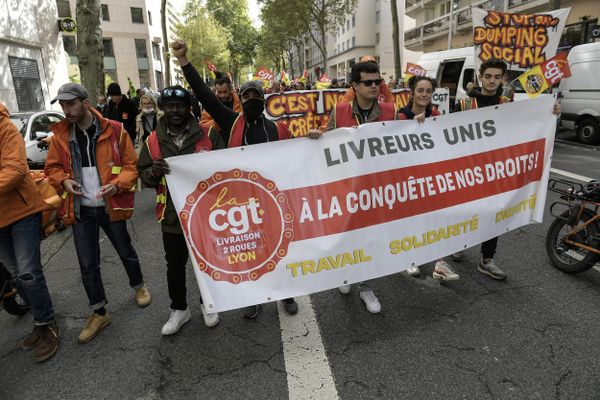 Les livreurs de Just Eat dénoncent la dégradation de leurs condition de travail, et le futur plan social de l'entreprise.