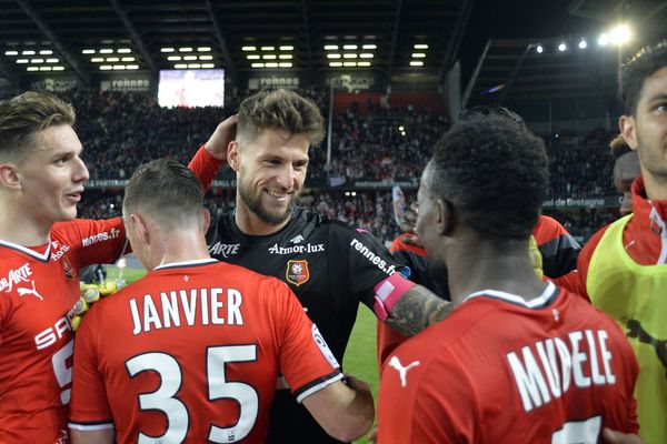 Les adieux de Benoit Costil au stade Rennais