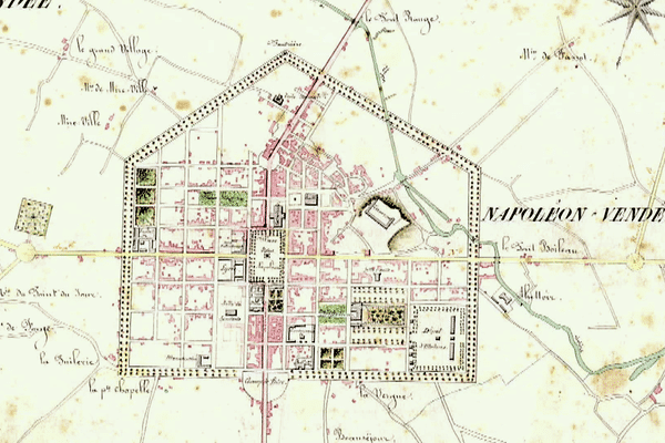 Lors des travaux pour bâtir la ville nouvelle de La Roche-sur-Yon, appelée Napoléon à l'époque, les ingénieurs vont utiliser une forme de pentagone comme base de construction.