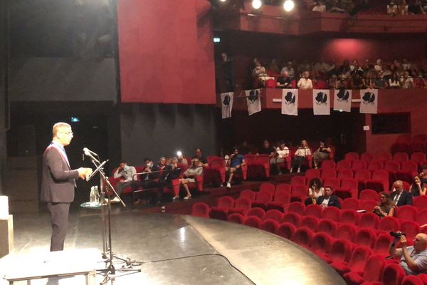 Pierre Savelli lors de son discours au théâtre municipal de Bastia, samedi.