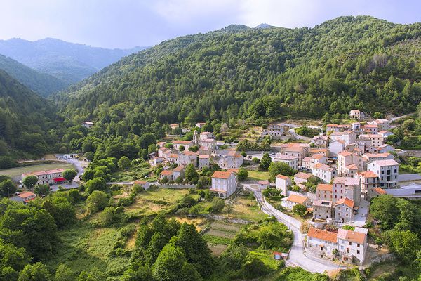 Du 9 juillet au 8 septembre, nos équipes vous feront découvrir dix villages.