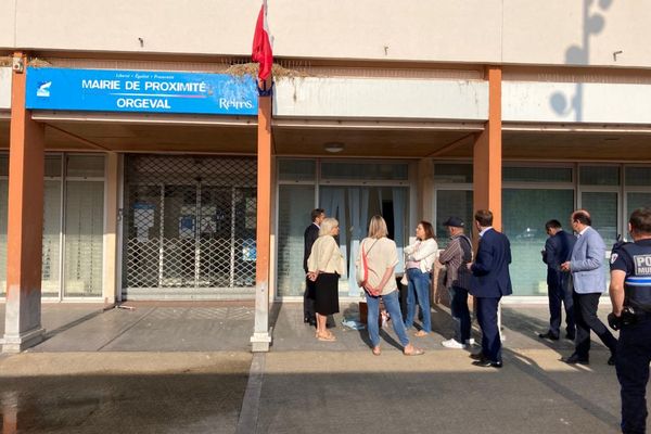 Le bâtiment municipal a été la proie de casseurs, dans la nuit du 29 au 30 juin, dans le quartier Orgeval à Reims.