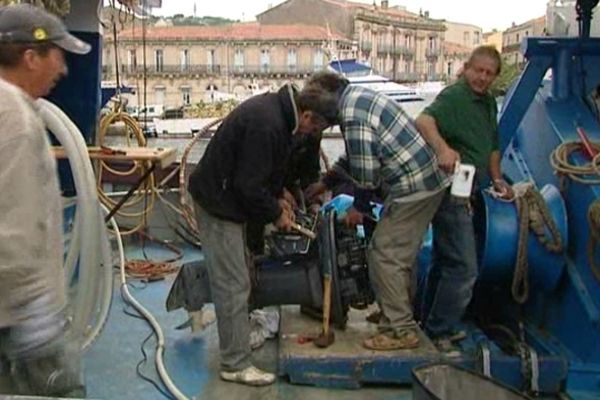 La révision des moteurs sur les quais de Sète