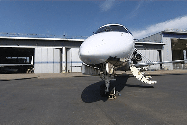 C'est à bord d'Embraer 45 que la compagnie Flykiss compte desservir Lille, Strasbourg, Brest, Nice ou Londres au départ de l'aéroport auvergnat.